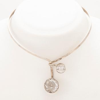 Gert Thysell, stelt halsband sterling silver och runda briljantslipade bergskristaller Gussi Malmö 1973.