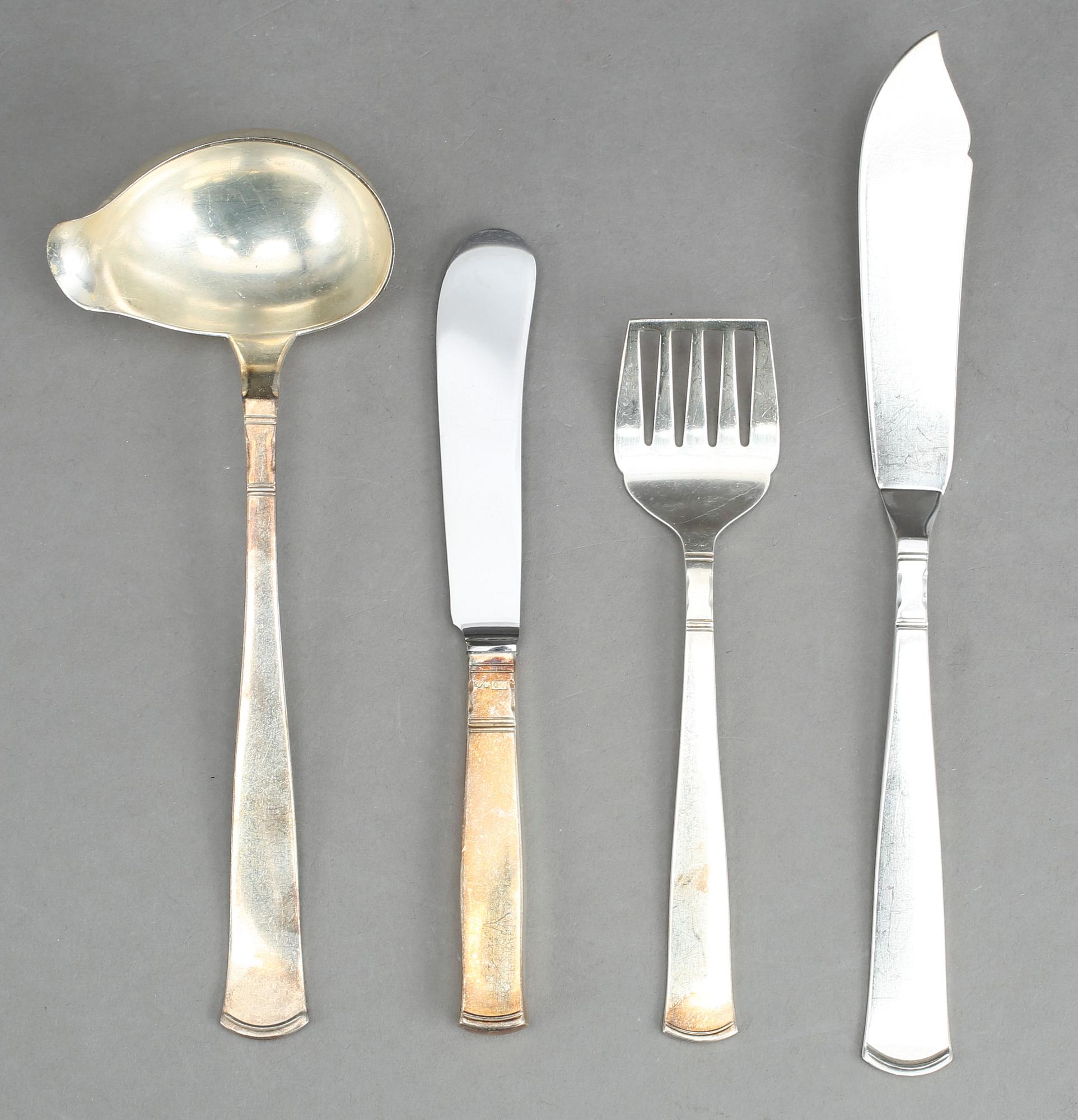 BESTICKSERVIS, 99 delar, "Rosenholm", Guldsmedsaktiebolaget GAB, Stockholm, mestadels 1964-1966. Vikt ca 3035 gram.