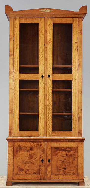 BOKSKÅP, Karl Johan stil, 1900-talets början.