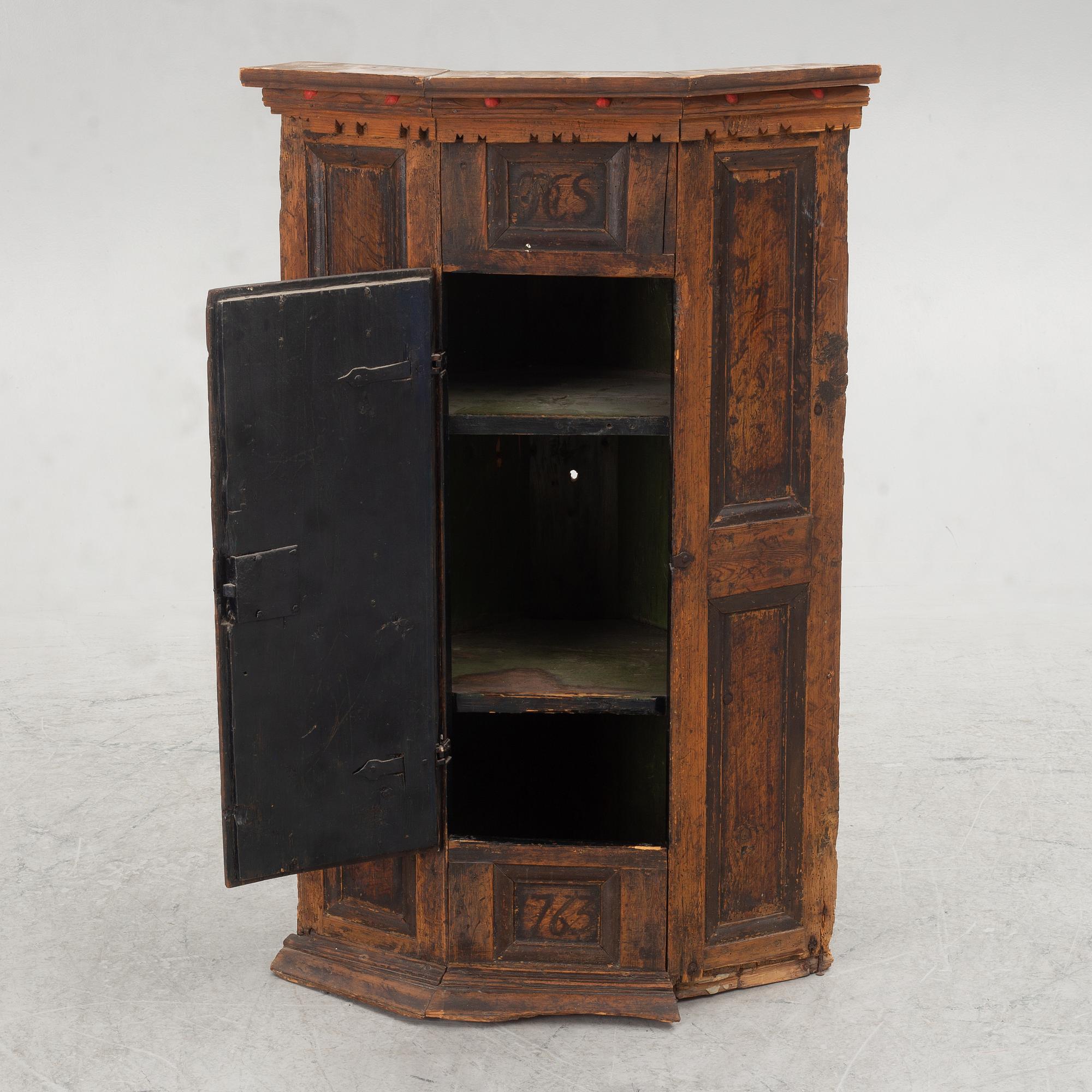 A Swedish provincial corner cabinet, 18th century.