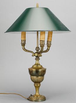 BORDSLAMPA, mässing, 1900-talets första hälft.