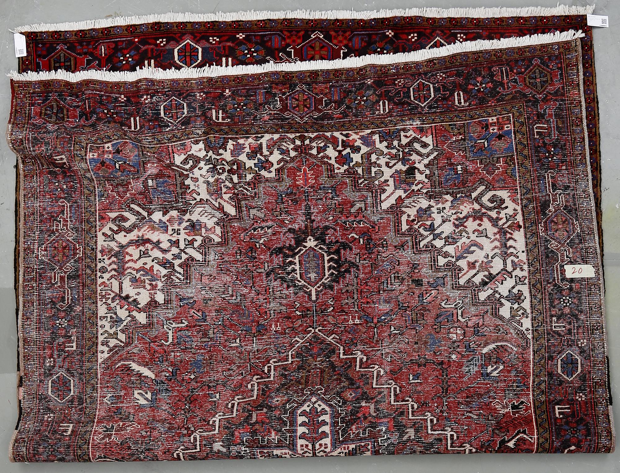 MATTA, Heriz, sannolikt old. Ca 335x235 cm.