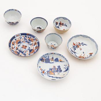 A group of Chinese imari porcelain, a soup dish, a plate, 3 cups with saucers and 4 cups, Qingdynasty, 18th century.