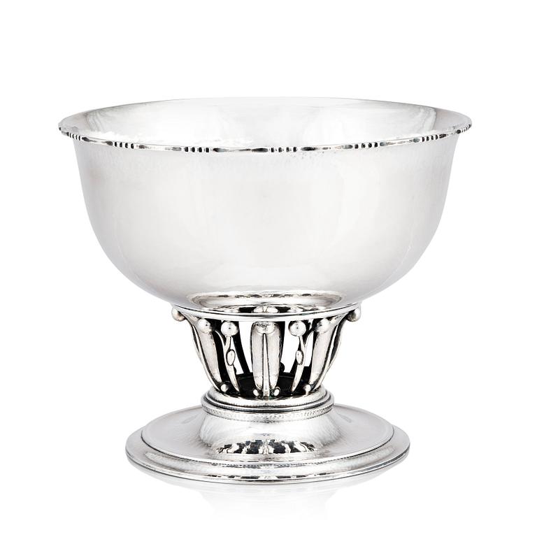 Georg Jensen, skål på fot, Köpenhamn ca 1919-21, modell 19B, svenska importstämplar GABF, sterling.