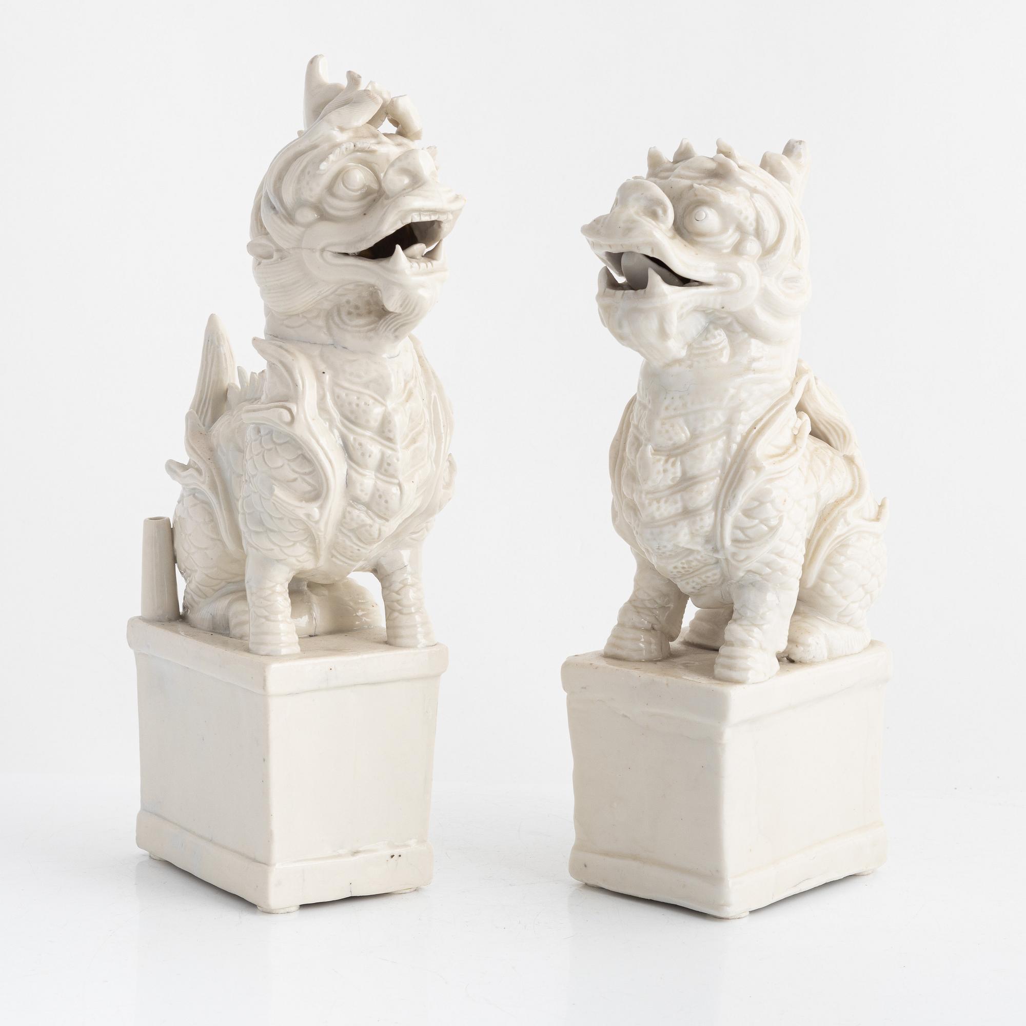 A pair of Chinese porcelain Qilins/ censers, 20th century.