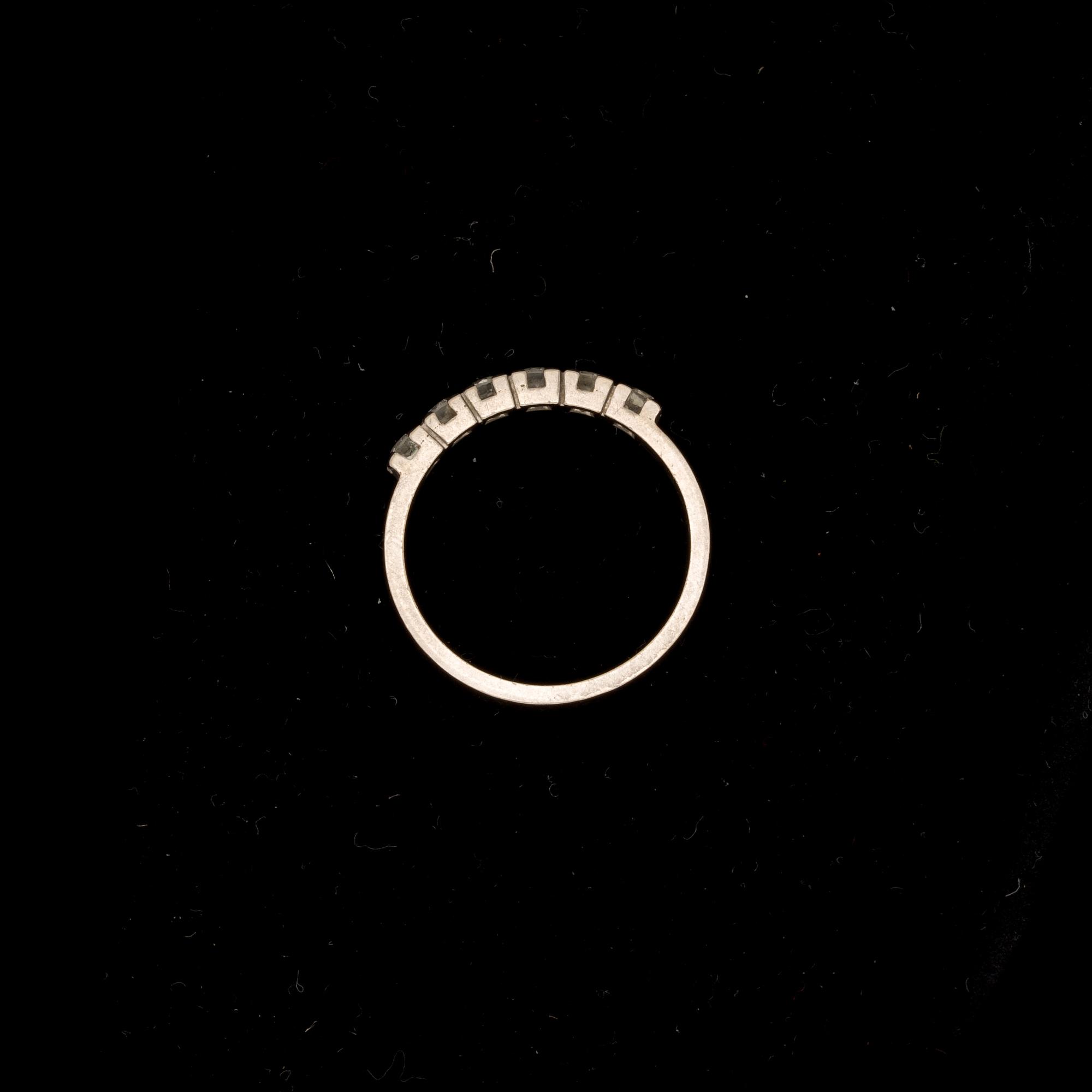 RING, 18k vitguld med briljantslipade diamanter ca 0,30 ct. Örns Juvelatelje, Göteborg, 1948. Vikt ca 3 g.