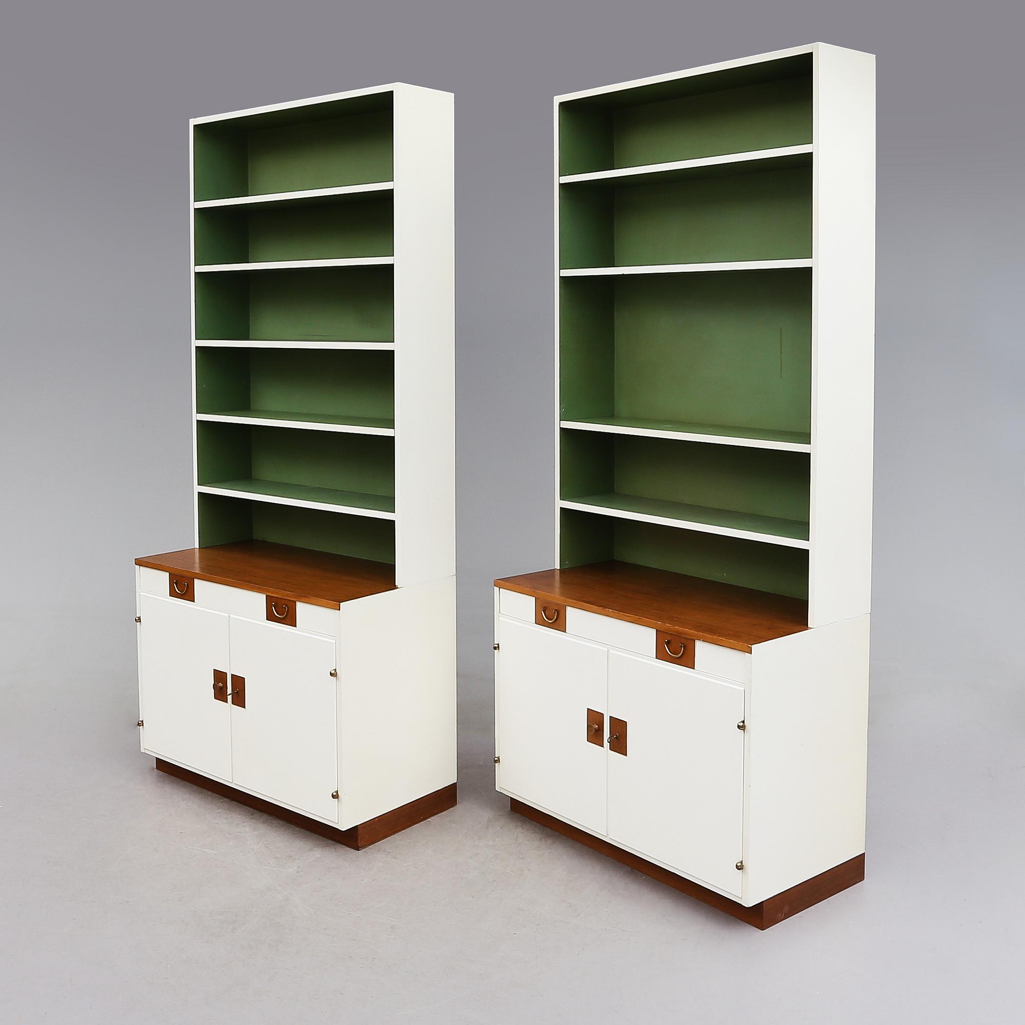 BOKHYLLOR, 1 par, modell 2255, Josef Frank, Firma Svenskt Tenn.
