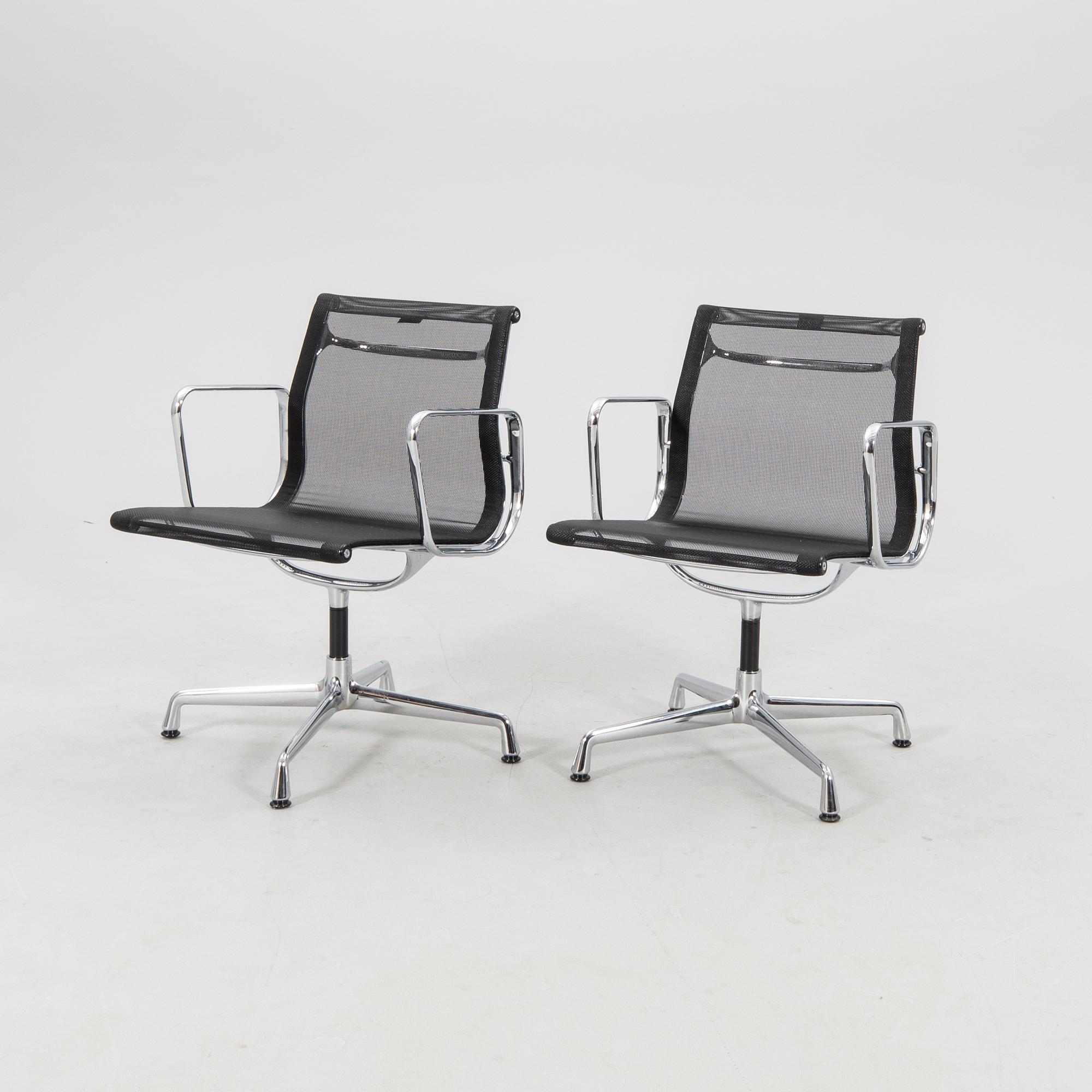 Charles & Ray Eames, karmstolar/skrivbordsstolar 2 st  EA108 Vitra 2014.