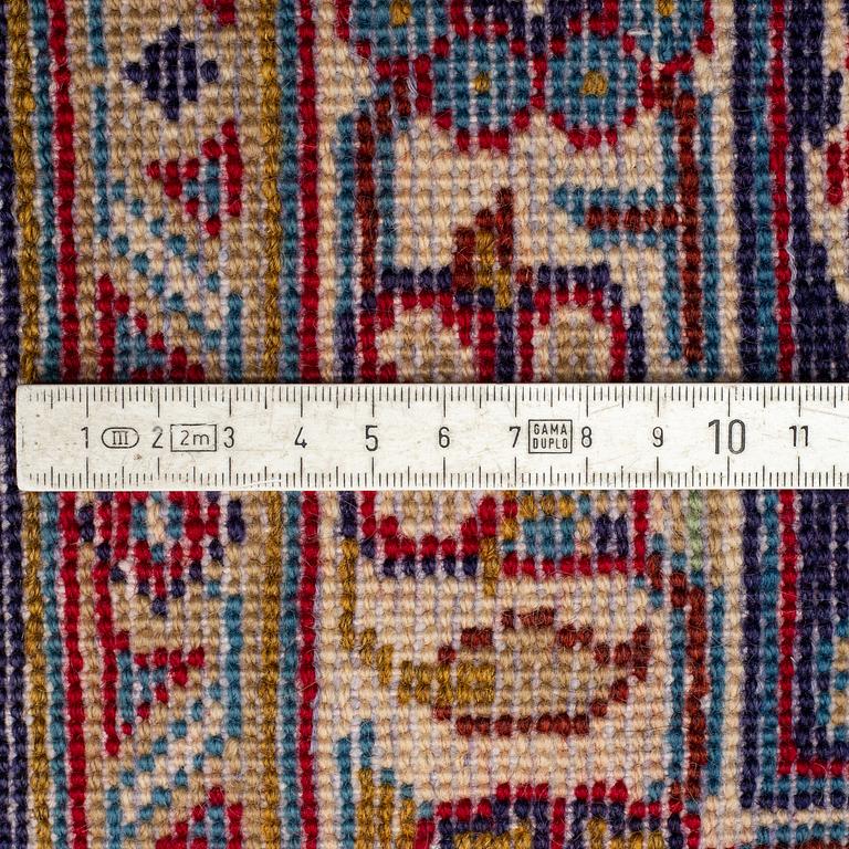 A CARPET, Najafabad, 398 x 285 cm.