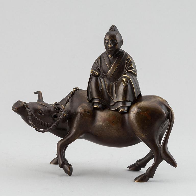 A Chinese bronze sculpture, 20th century.