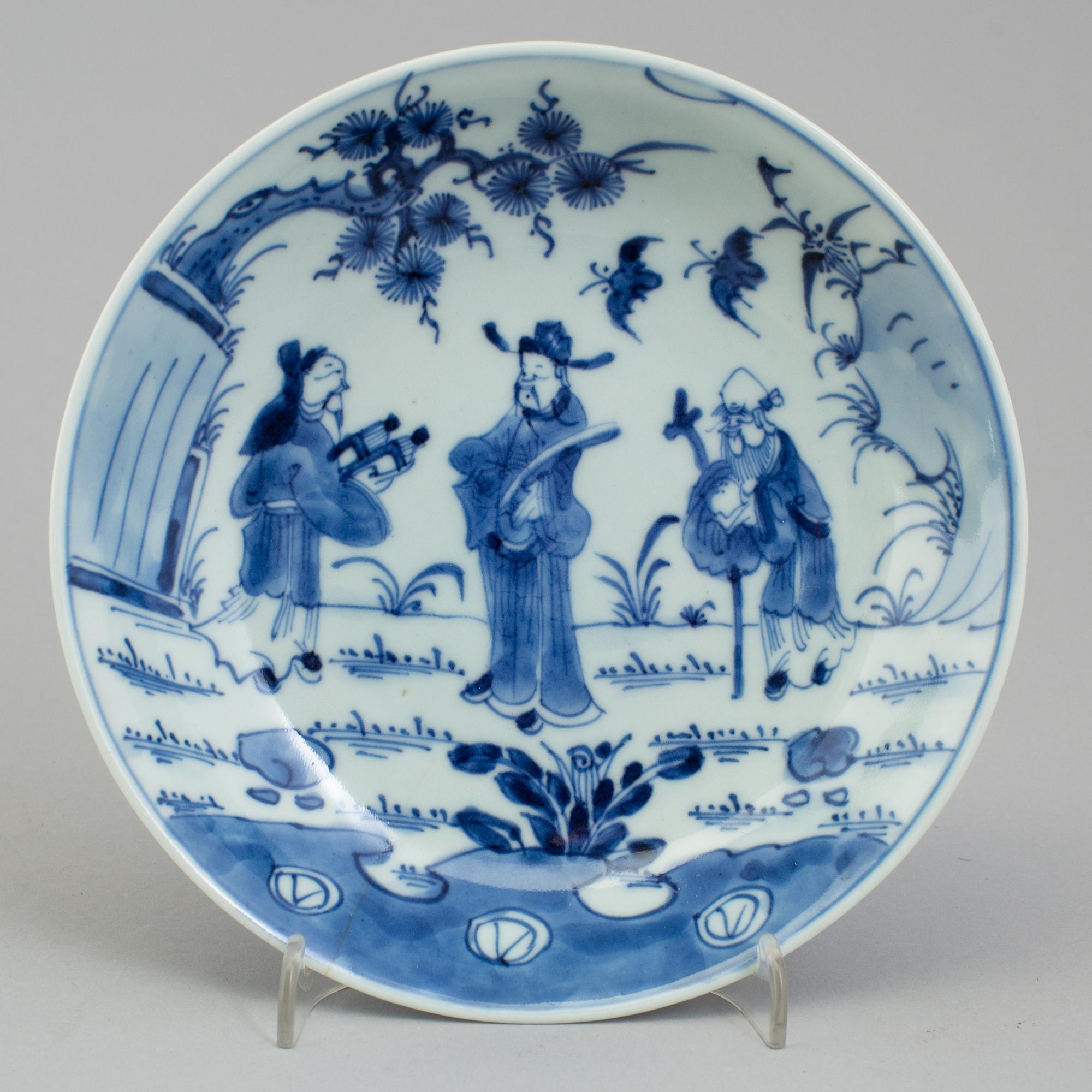A SET OF EIGHT JAPANESE PORCELAIN PLATES, 19th/20th centry.