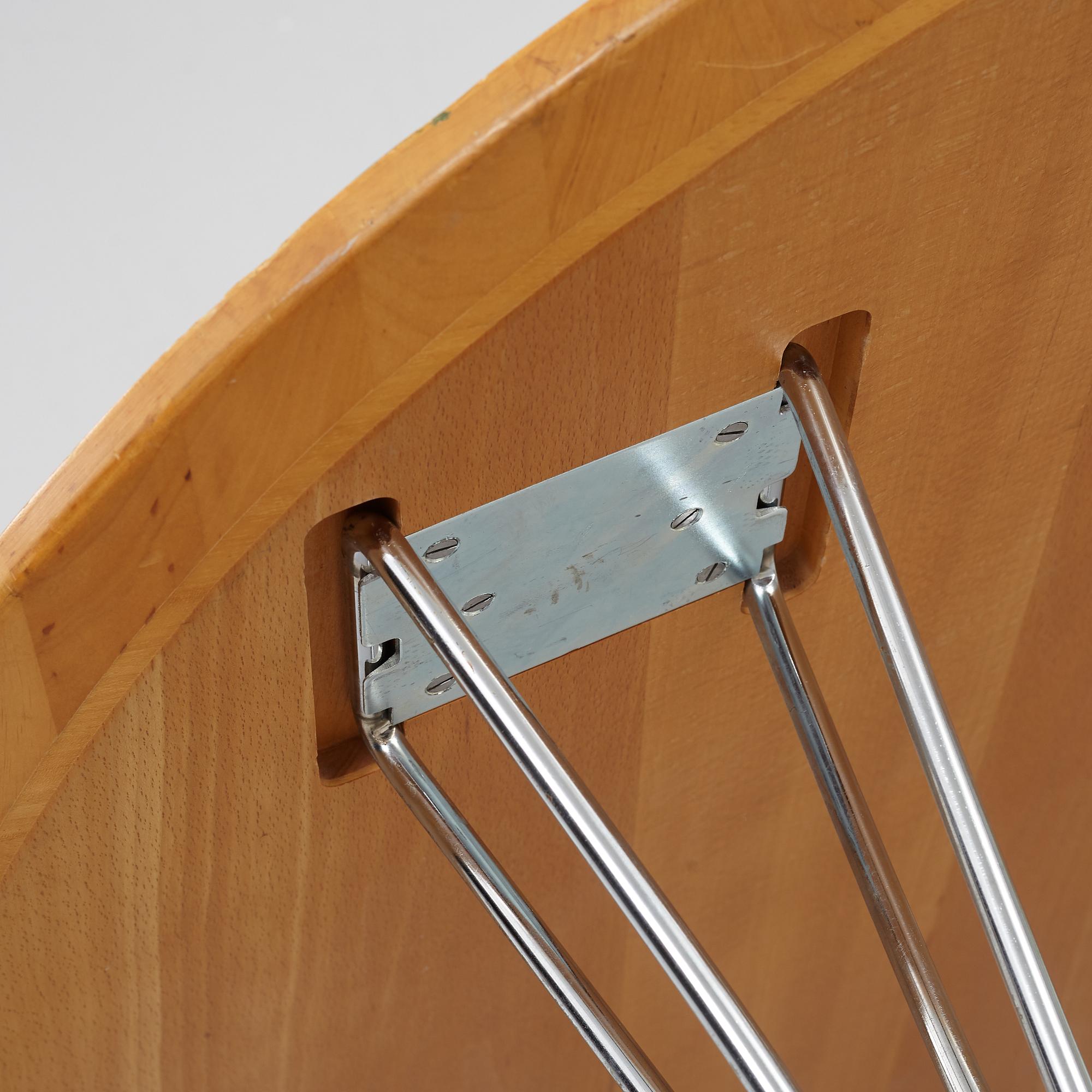 Bruno Mathsson & Piet Hein, table, "Supercirkel", Bruno Mathsson International, Värnamo.