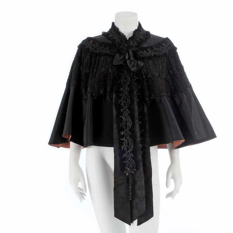 AUGUSTA LUNDIN, a blacke lce and beaded cape, early 20th century.