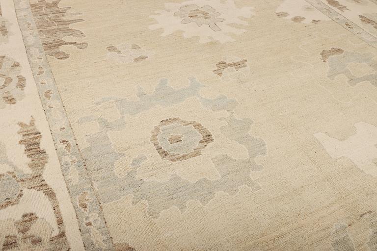 An Ushak Design carpet, a. 442 x 317 cm.