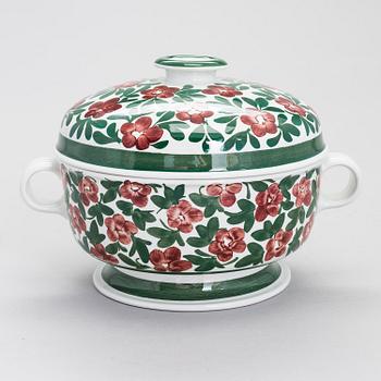 ULLA PROCOPÉ, A 'Purppurajenkka' porcelain terrine with lid signed Arabia Finland.