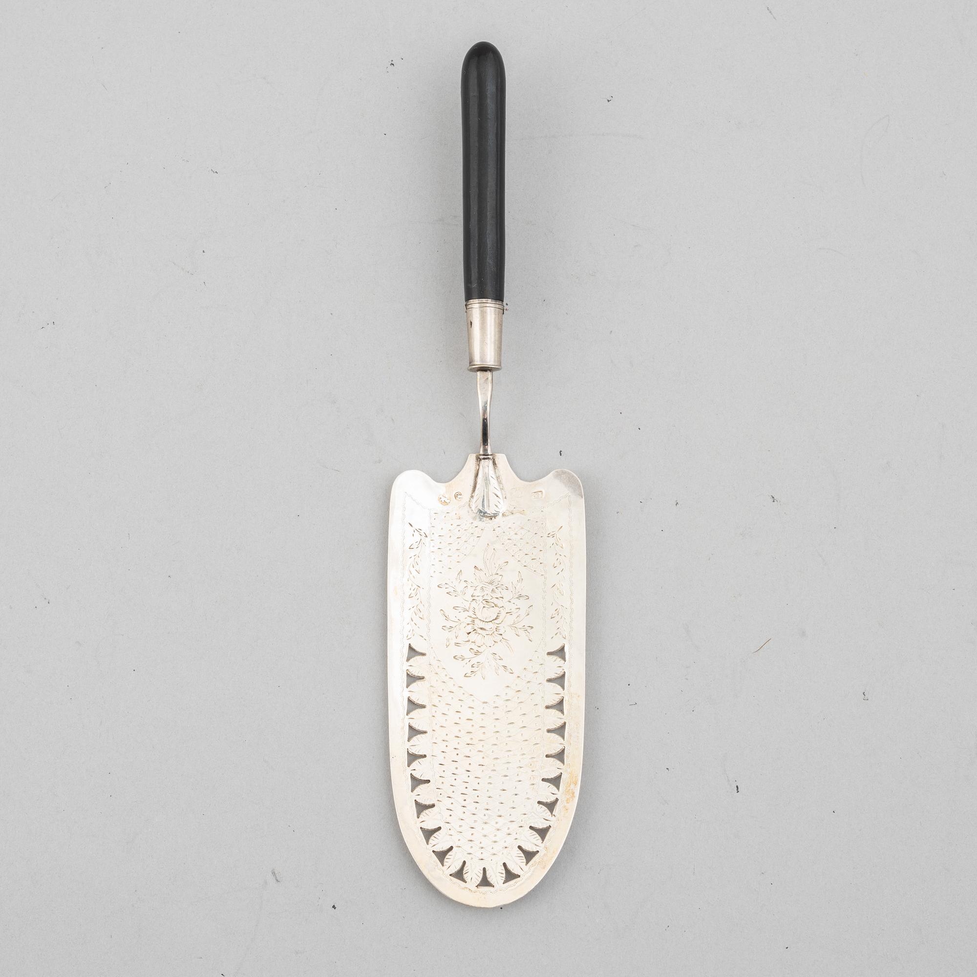 A German silver serving spatula, mark of JCW Spiess, Berlin 1821-35.