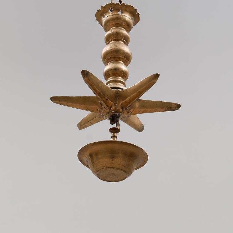 AMPEL, mässing, 1800-tal. Höjd ca 47 cm.