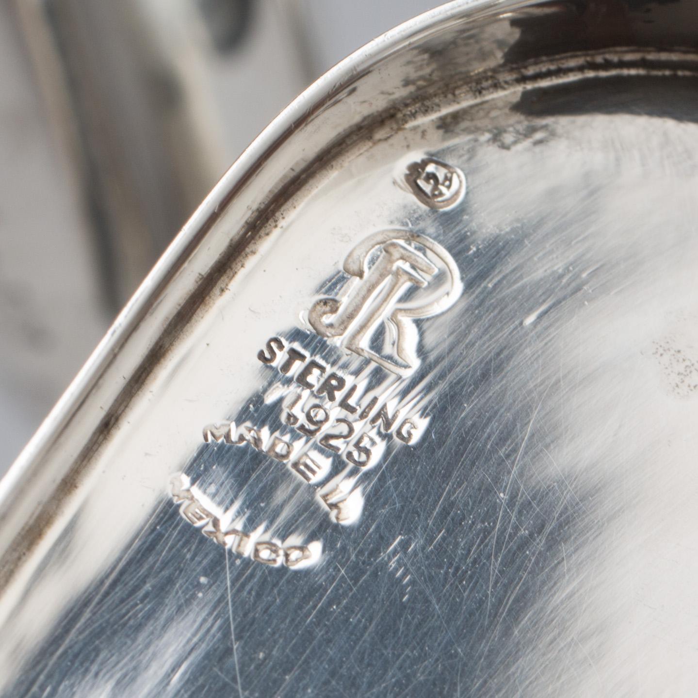 KANDELABRAR, ett par, silver. Total vikt 924 gram.