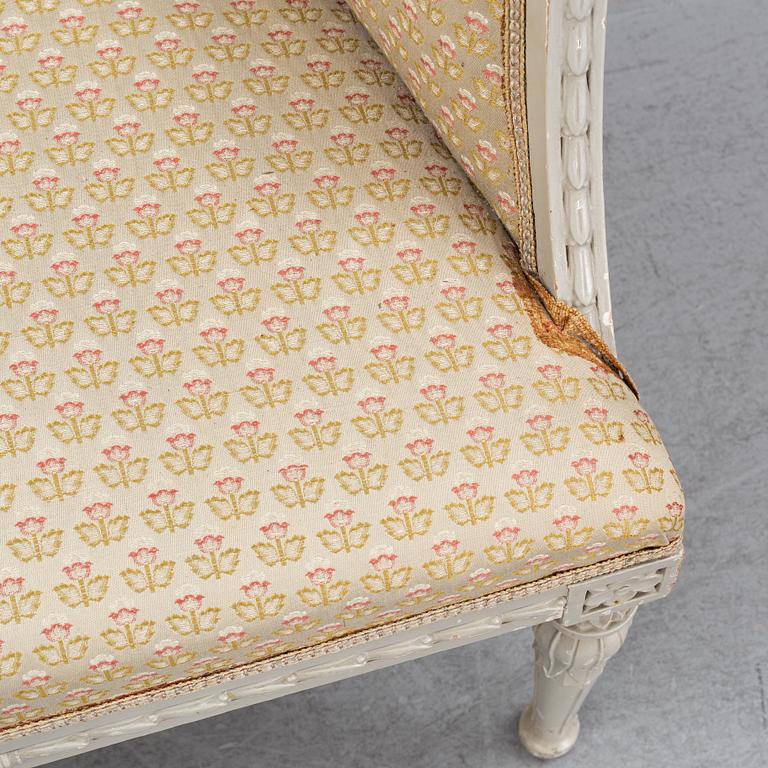 Salongsmöbel, två fåtöljer samt soffa, gustaviansk stil, 1900-talets början.