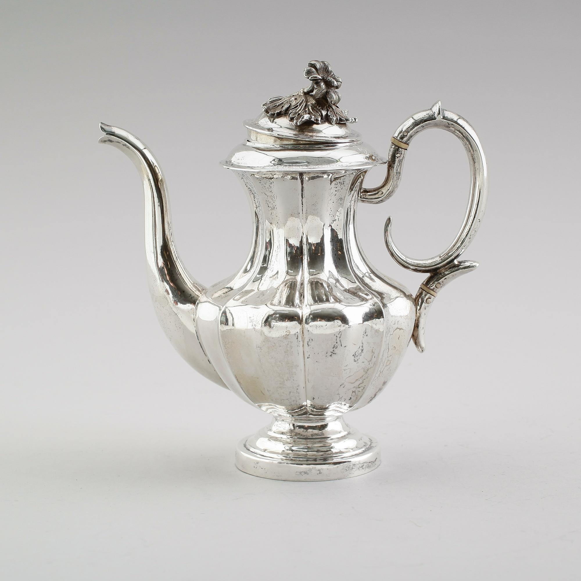 CHOKLADKANNA, silver, Gustaf Möllenborg, Stockholm 1845. Vikt ca 318 gram.