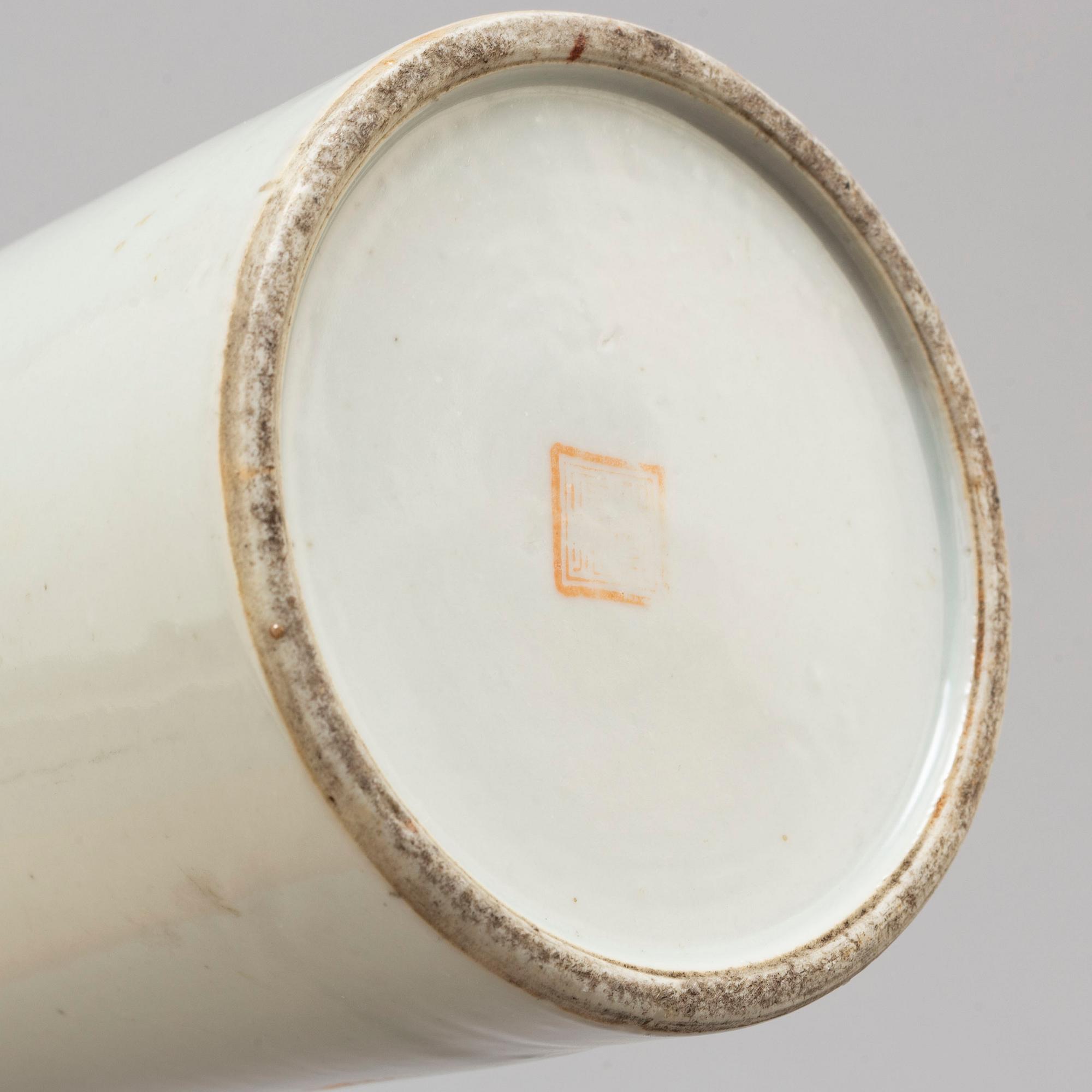 A Chinese famille rose hat stand, 20th century.