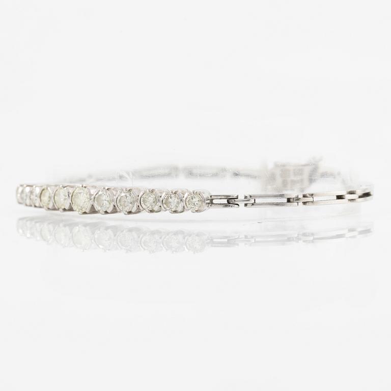 Bracelet, 18K white gold with brilliant-cut diamonds.