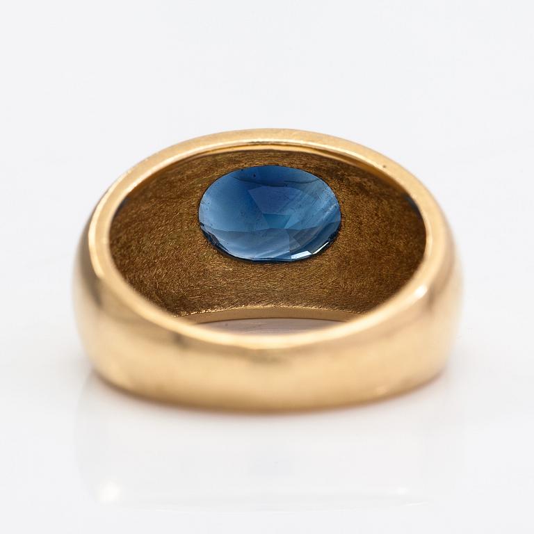 Ring, 18K guld och safir ca 3.0 ct. Med certifikat.