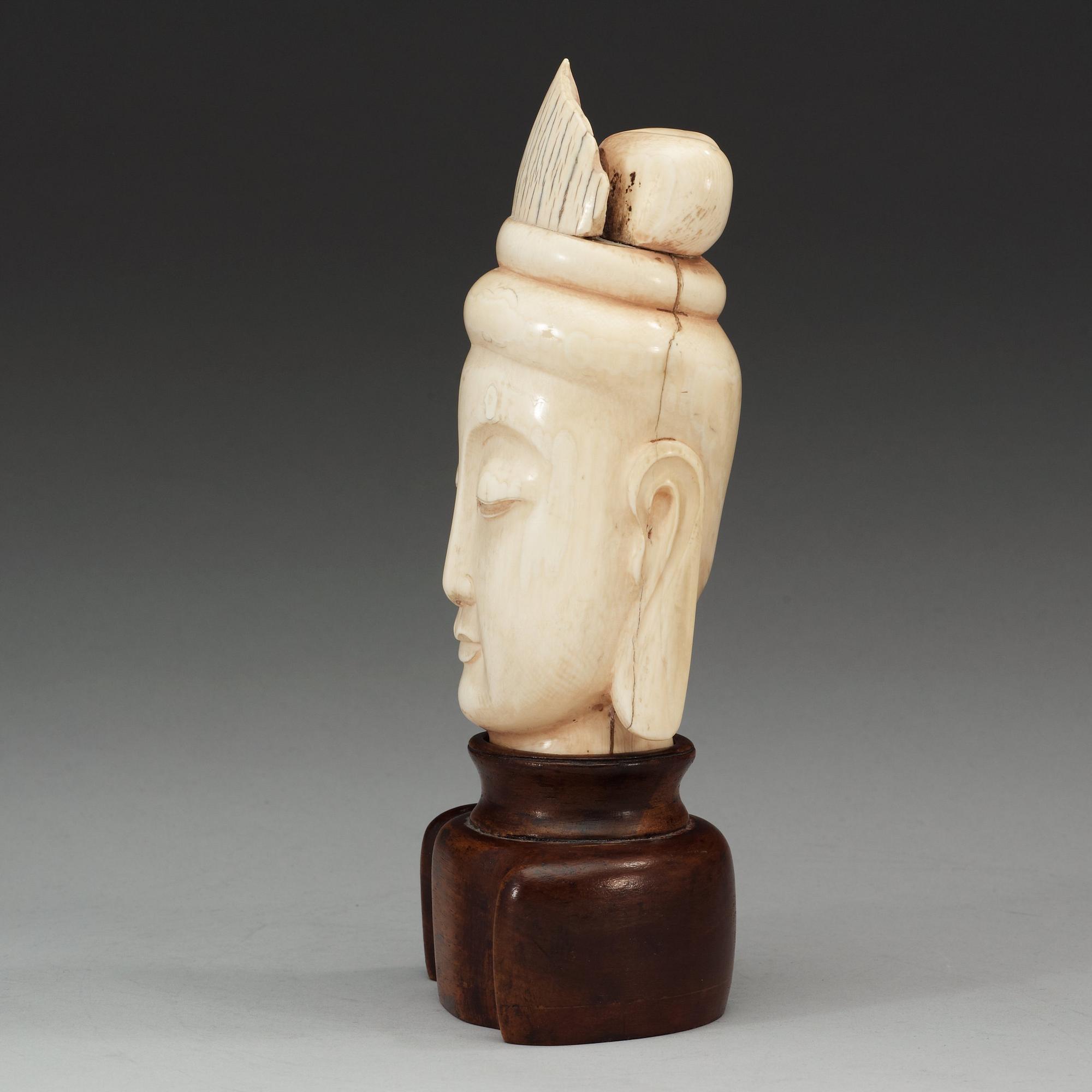 GUANYIN, elfenben. Qing dynastin (1644-1912).