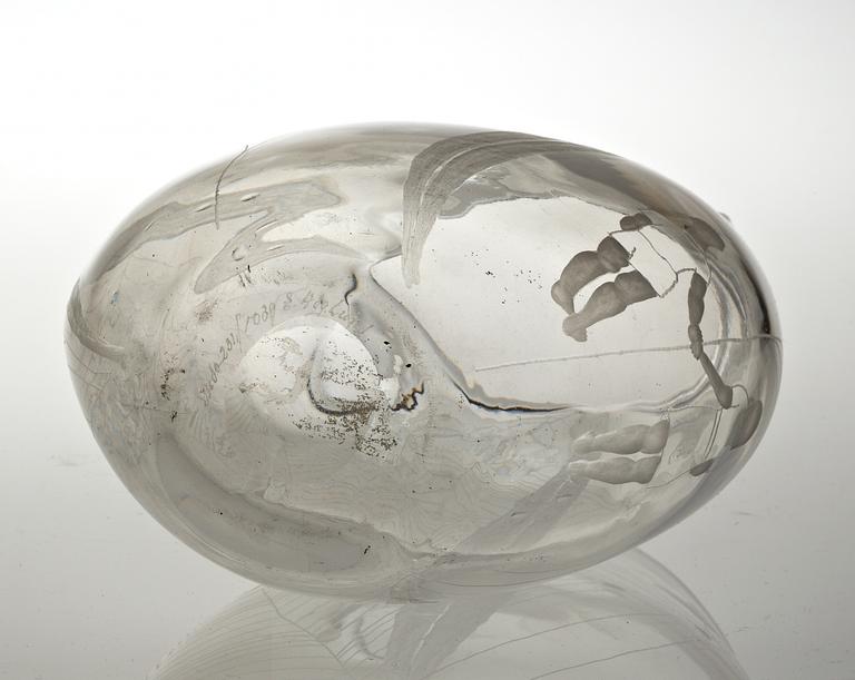 An Erik Höglund engraved glass vase, Boda, 1950's.