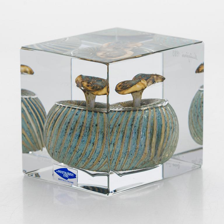 Oiva Toikka, An annual glass cube, signed Oiva Toikka Nuutajärvi 1980 and numbered 176/1000.