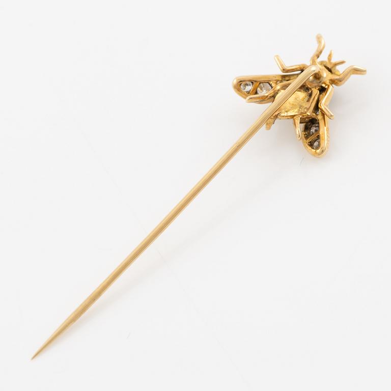 Brosch, Piaget, i form av insekt, 18K guld med cabochonslipad safir och små briljantslipade diamanter.