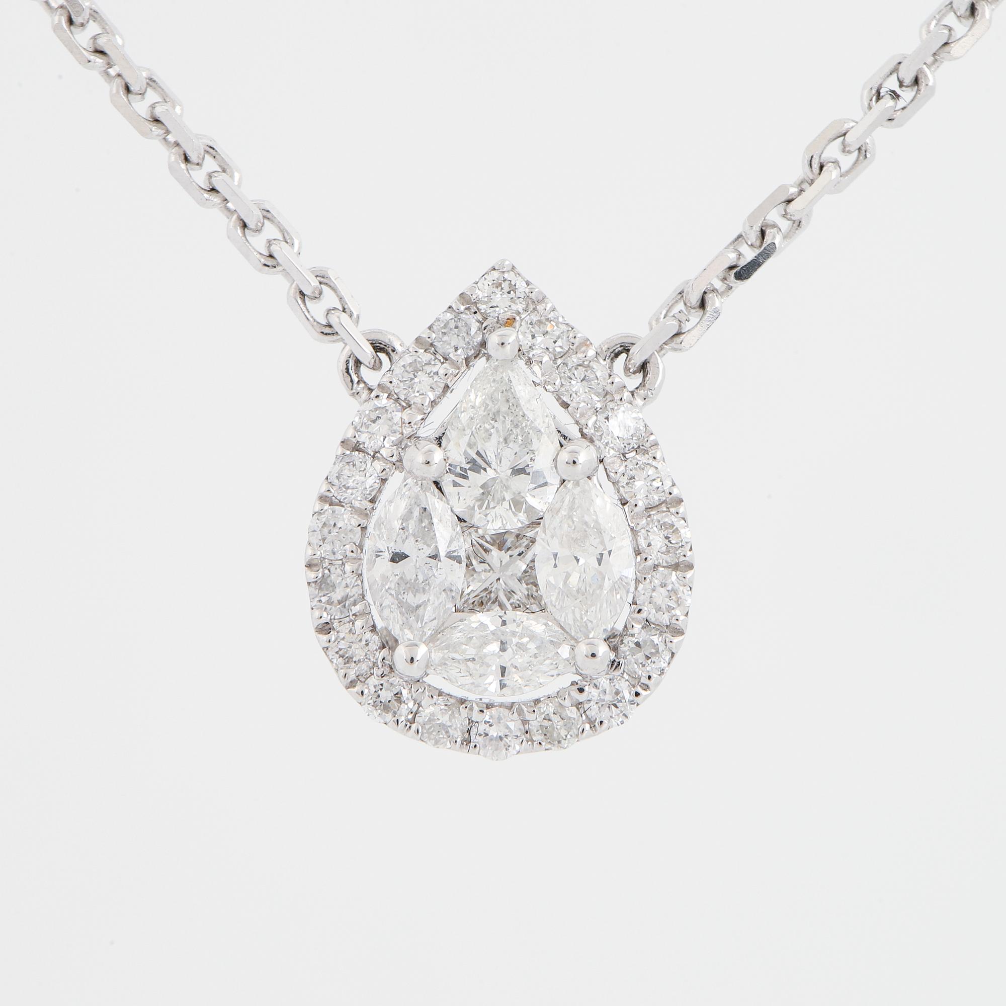 A pendant with diamonds in diffrent cuts.