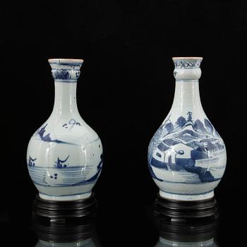 FLASKOR, ett par, porslin, Kina, 1800-tal.