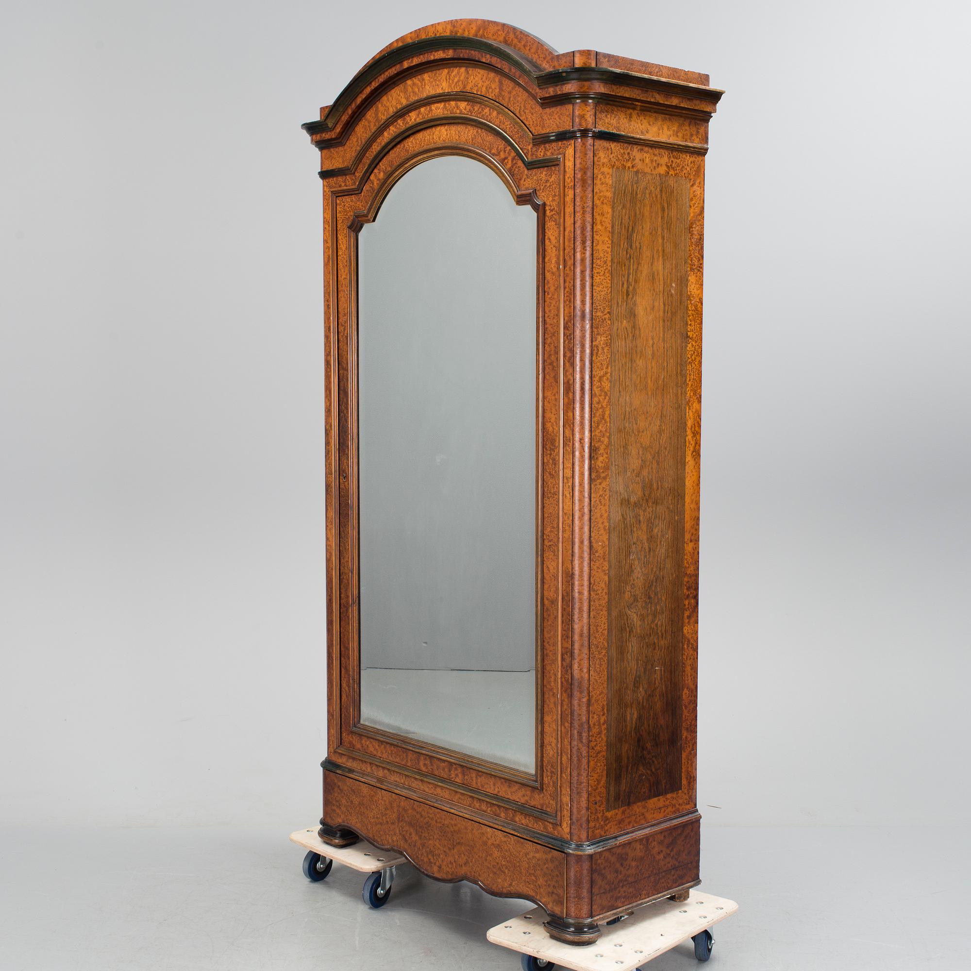 SKÅP, med fasettslipat spegelglas, rotfanér, 1800-talets slut.