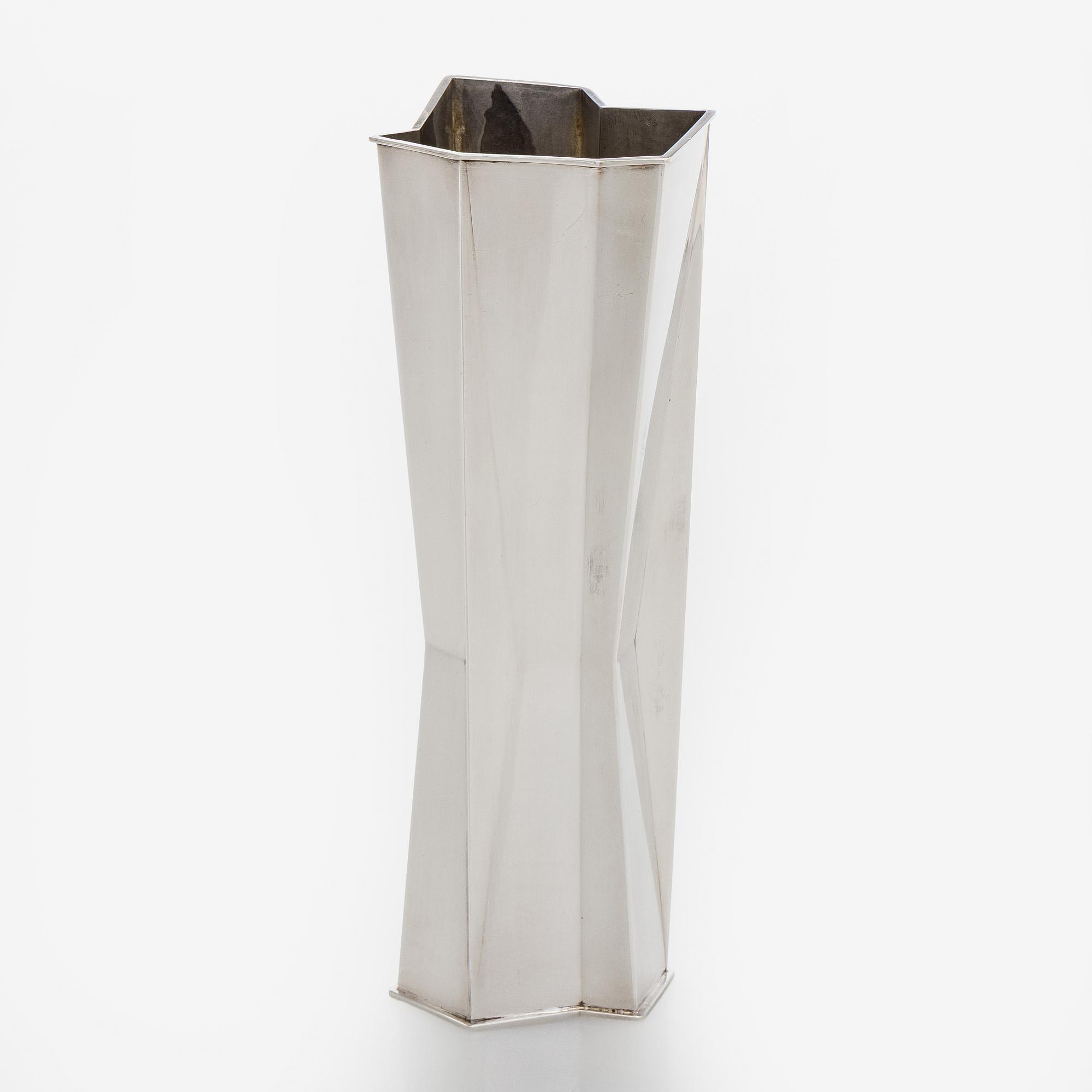 Tapio Wirkkala, A silver vase, model TW 6-3, Kultakeskus, Hämeenlinna 1963.