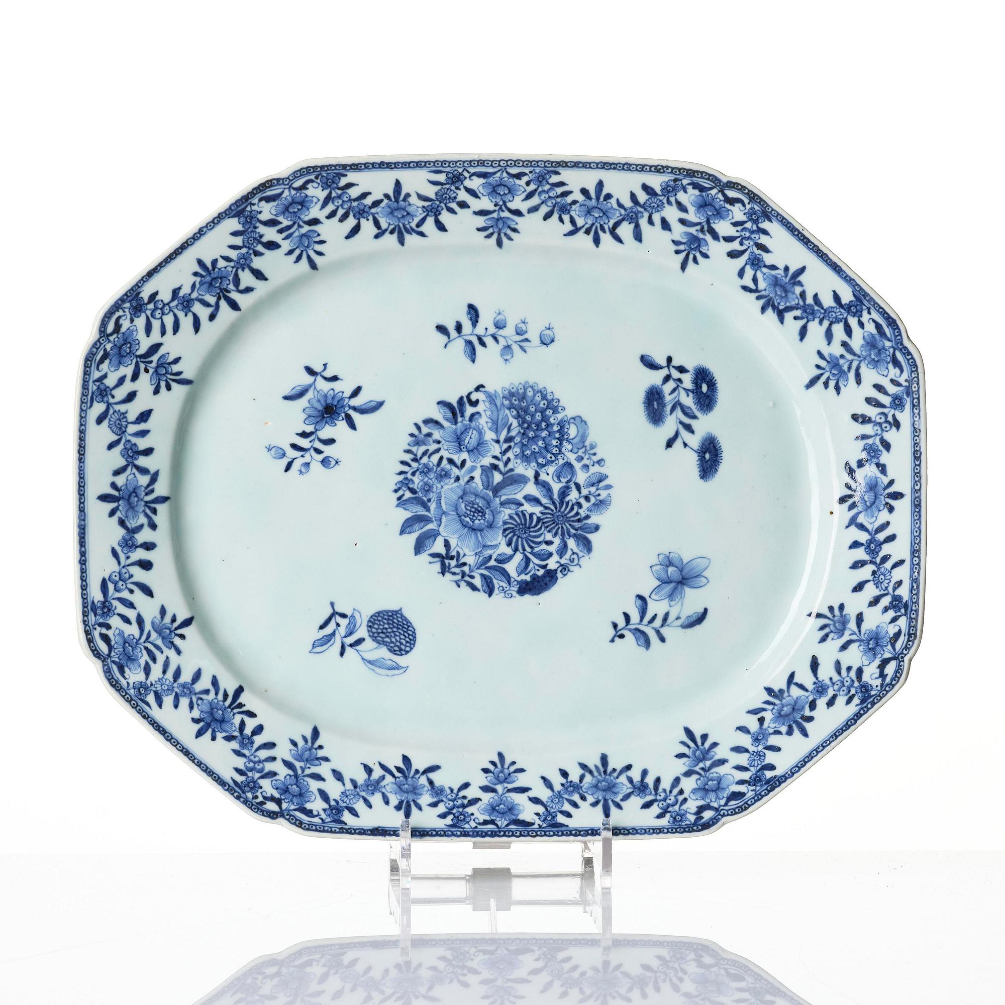 A set of two chargers, Qianlong 1736-95.