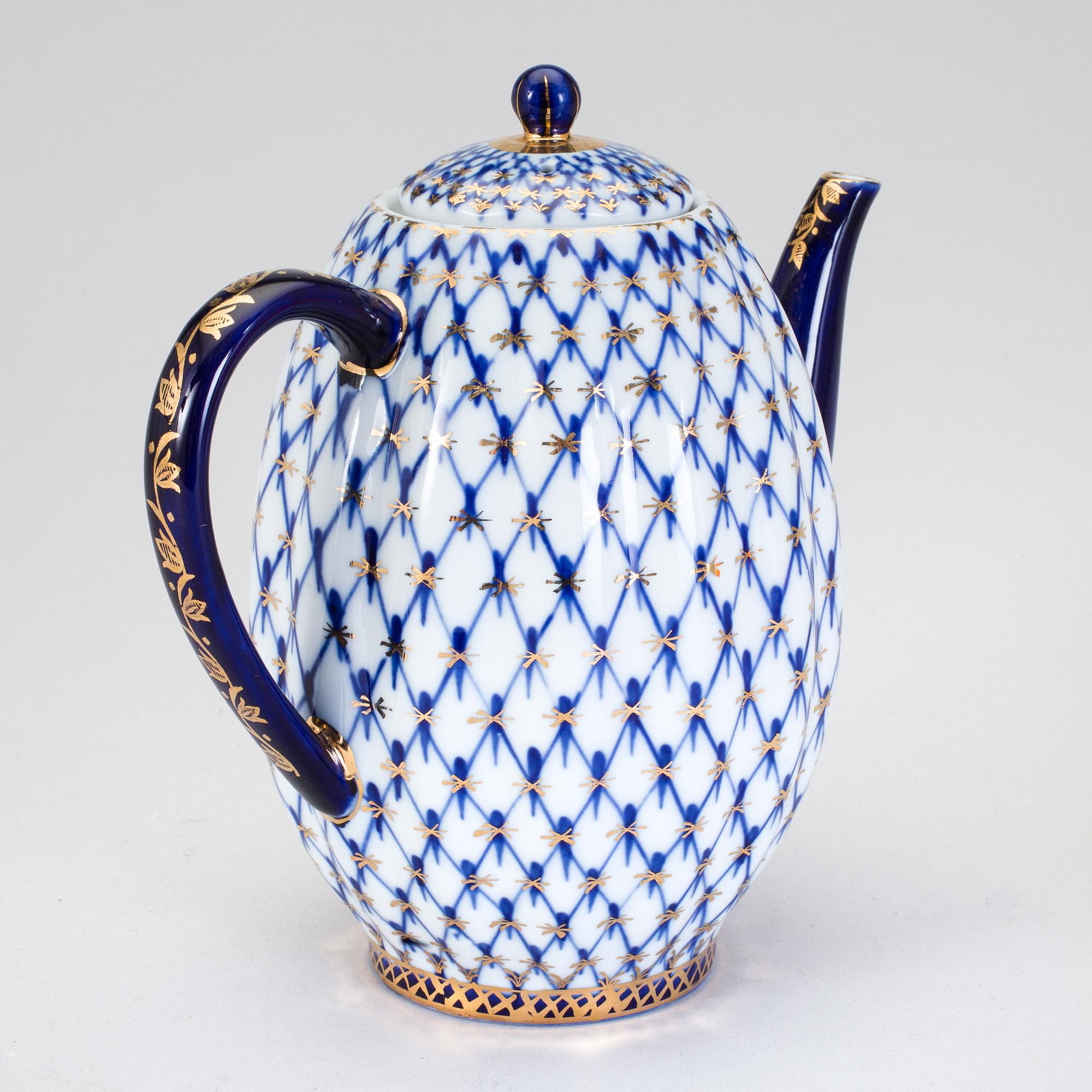 A coffee and teset of 21 pieces in porcelain, "Cobalt net", Lomonsov.