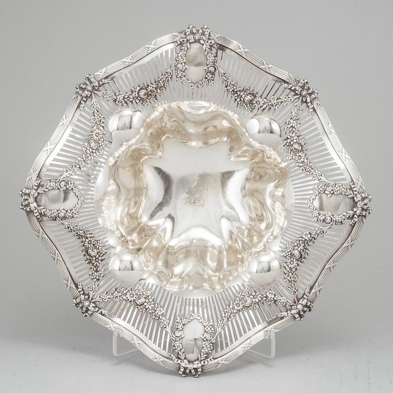 Tiffany & Co., brödkorg, silver. Louis XVI-stil.