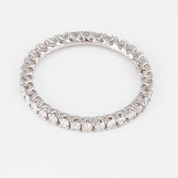 RING, 18K vitguld med briljantslipade diamanter ca 0.60 ct. Vikt 1,4 gram.