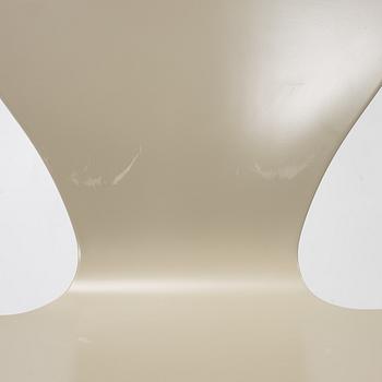 Arne Jacobsen, Four "Sjuan" chairs, Fritz Hansen, Denmark.