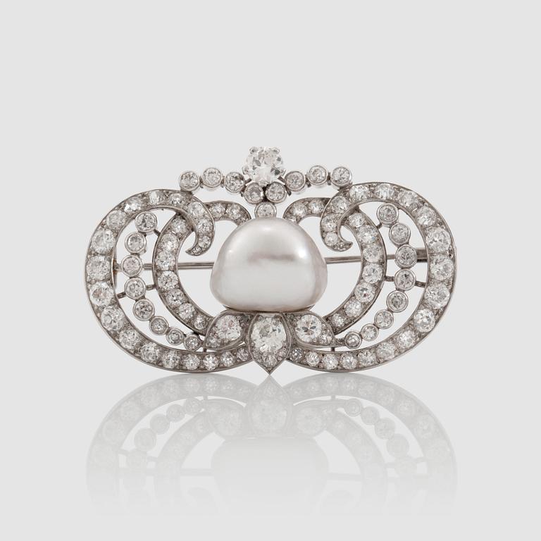 A probably natural oriental pearl and old-cut diamond brooch. Total carat weight 4.00 cts.