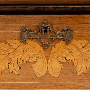 Display cabinet, Holland, 18th century.