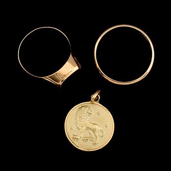 RINGAR OCH HÄNGE, 18K guld. Total vikt ca 12 g.