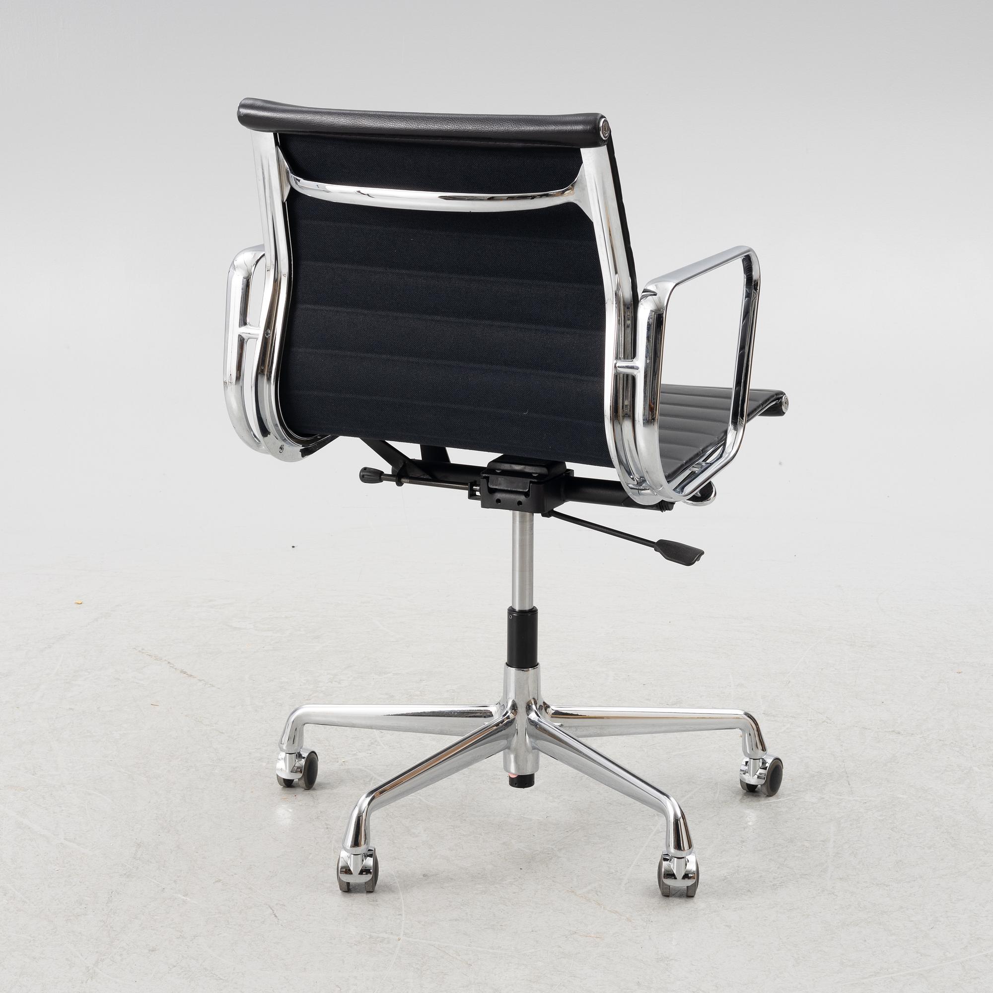 Charles & Ray Eames, karmstol, EA 117, Vitra.