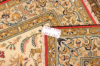 Matta, Ghom, silke, ca 207 x 136 cm.