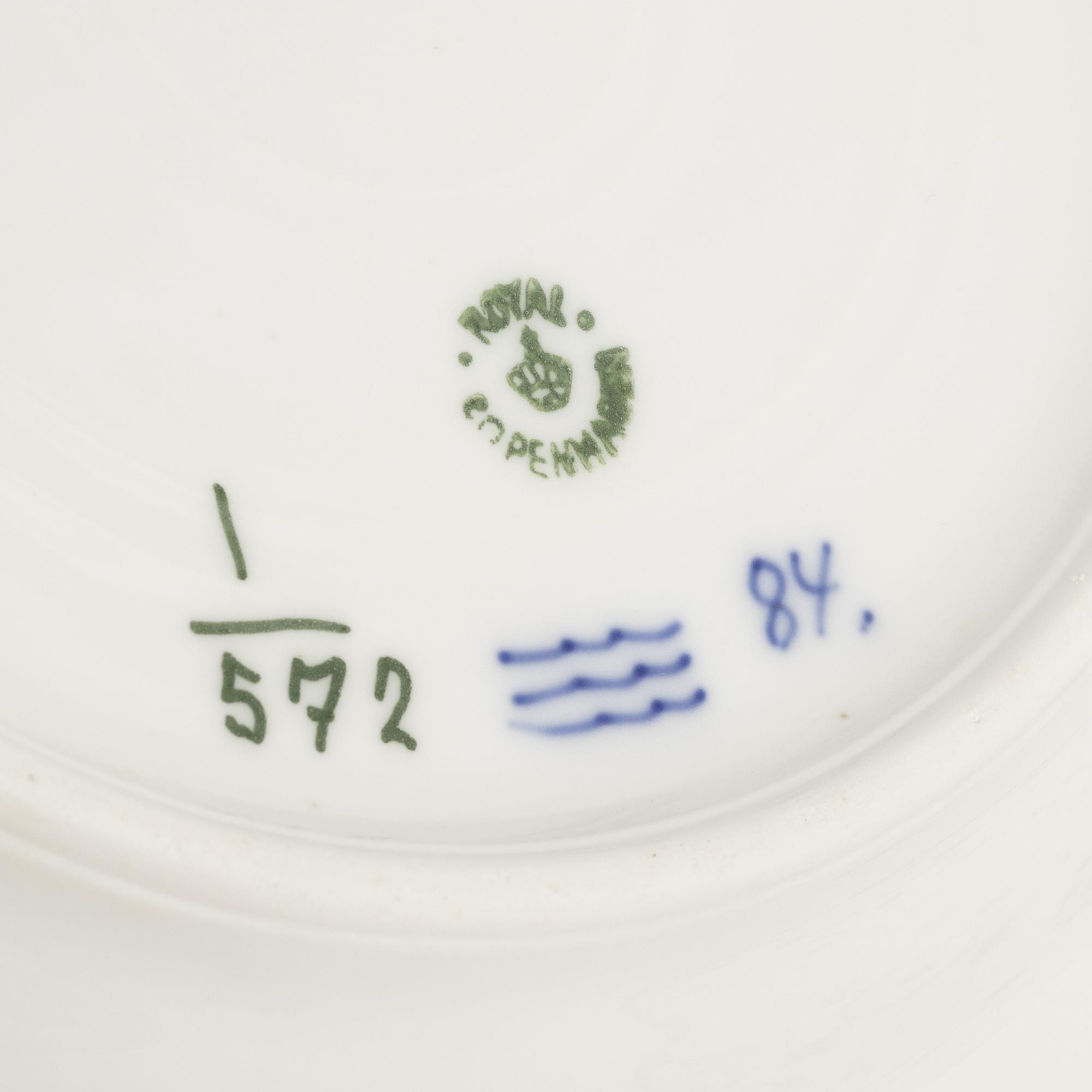 Royal Copenhagen, a 48-piece 'Musselmalet' porceain service, Denmark.