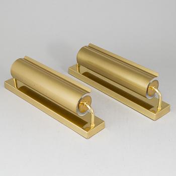 A PAIR OF BRASS WALL LAMPS FROM ÖIA.