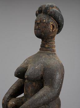 SKULPTURER, 3 st, från bl.a. Kongo och Västafrika, 1900-tal.