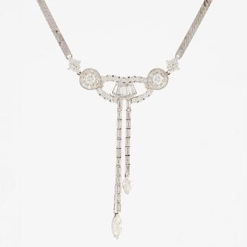 Collier, 14K vitguld med baguetteslipade, briljantslipade och markisslipade diamanter.