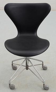 KONTORSSTOL, "Sjuan" Arne Jacobsen för Fritz Hansen, 1900-talets senare hälft.